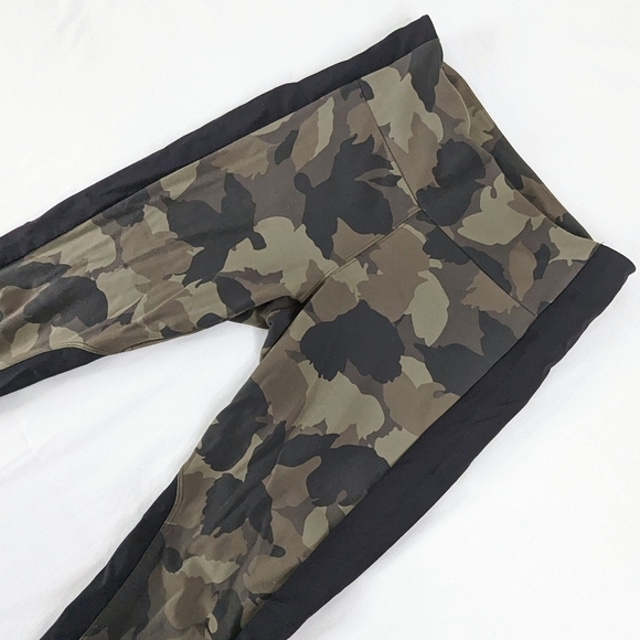 Athleta Essex Camo Hybrid Tights Leggings UPF 50 - Picture 3 of 12